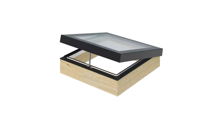 Flachdachfenster mit Holzrahmen und Glasflügel.